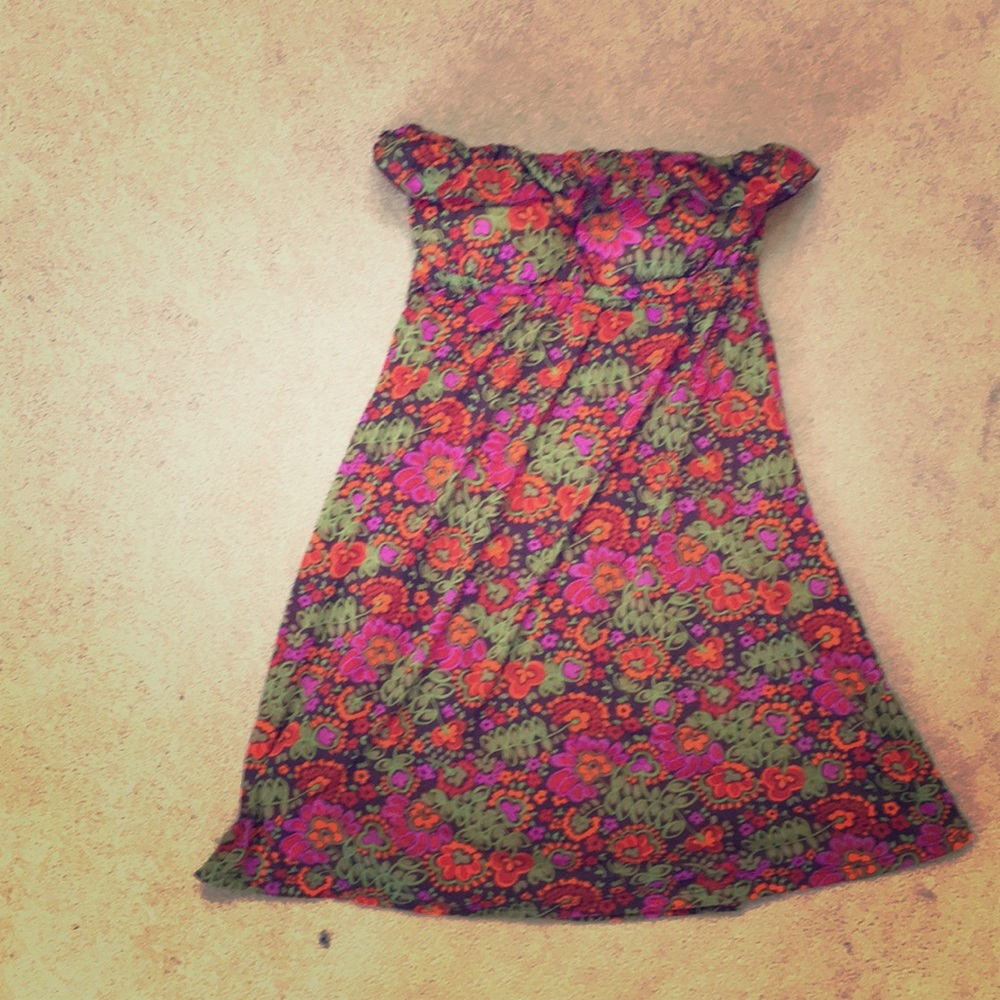 Women’s strapless top
